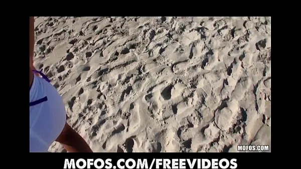 Καυτές Nikki Chase is picked up while tanning on the beach for anal ζεστές ταινίες