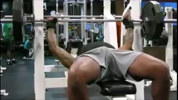 Hotte Fitness: men display their during exercise varme filmer
