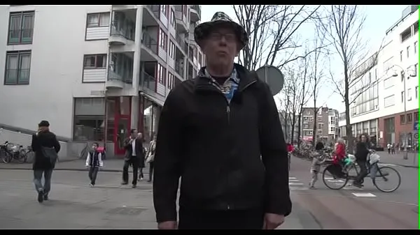 Heiße Hot chap takes a trip and visites the amsterdam prostituteswarme Filme