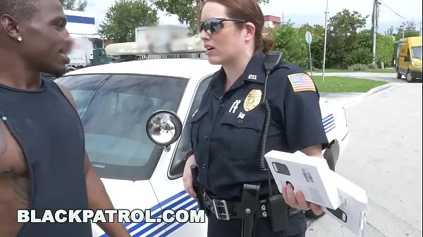 Gorące Black criminal fucks police patrolciepłe filmy