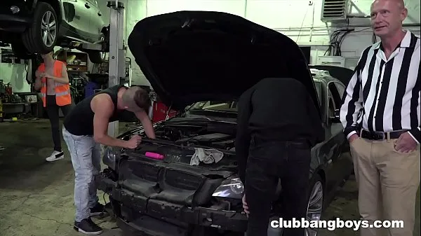 Hotte Auto service owner respects his boys with blowjobs and anal varme film