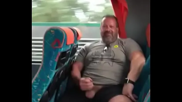 Hotte FATTY SHOWING THE DICK ON THE BUS varme film