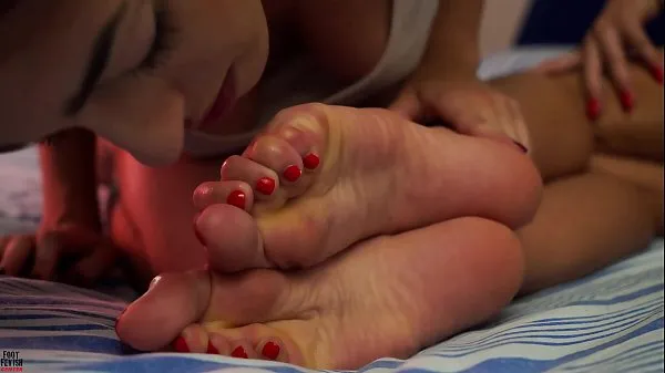 Vroči Beautiful Bare Foot Lesbian Licking Sucking Worship topli filmi
