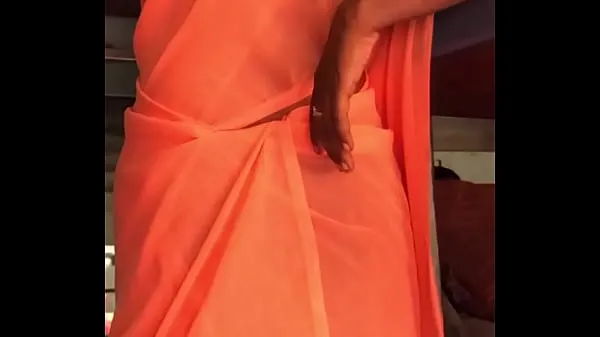 Vroči Kannada Girl showing waist and boobs show topli filmi