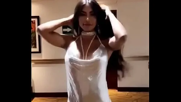 Hot Latina dancing with loose dress Film hangat yang hangat