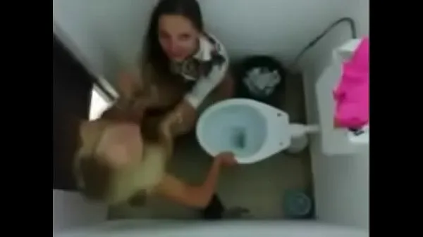 Populárne The video of the playing in the bathroom fell on the Net horúce filmy
