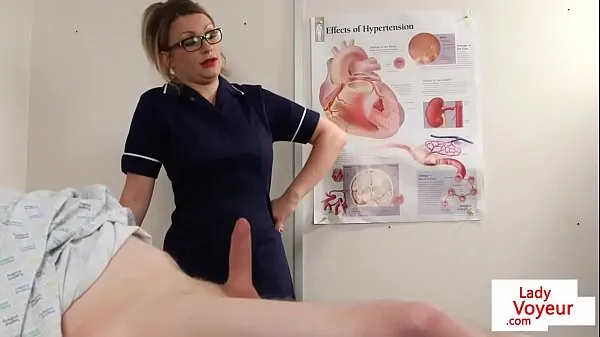 Hotte Bossy voyeur nurse instructs patient to wank varme filmer