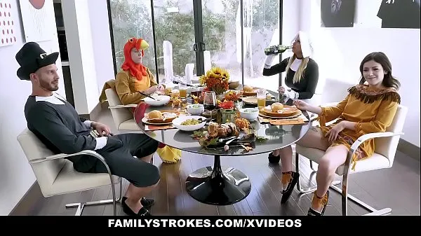 Vroči FamilyStrokes - Stepdaddy Gets Blowjob on Thanksgiving (Brooklyn Chase) (Rosalyn Sphinx topli filmi