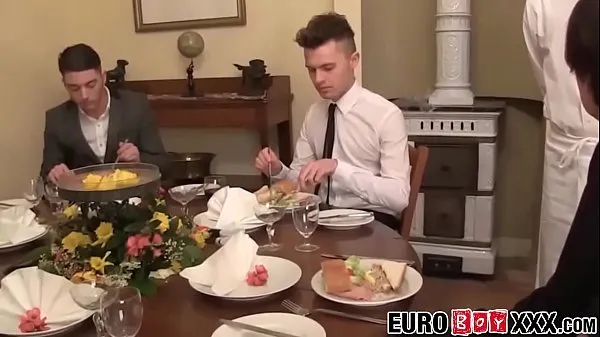 Gorące Twink waiter sucks and rides dick after the dinner serviceciepłe filmy