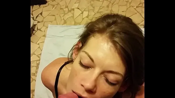 Hotte Pissing on a dope whore varme film