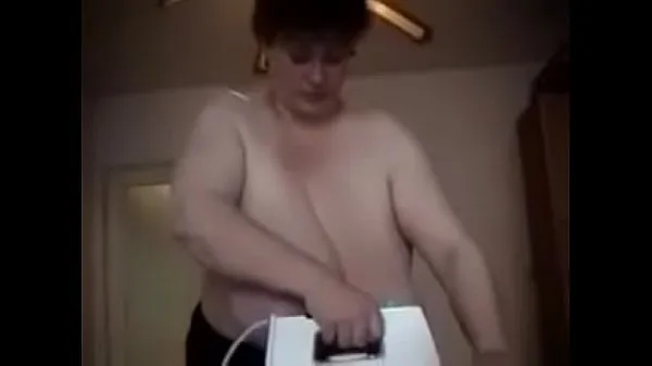 Vroči Mature huge breasted cow doing the ironing topli filmi