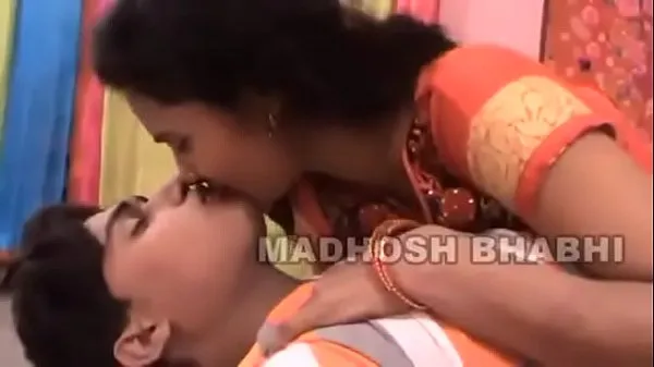 गर्म Mallu boy and girl enjoying sex and kissing गर्म फिल्में
