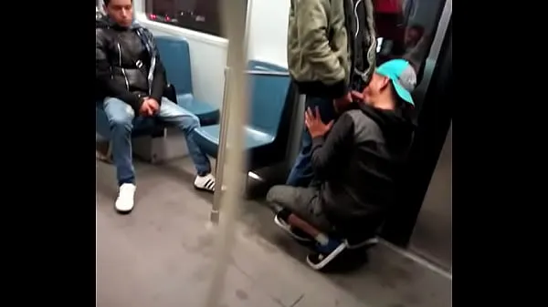 Gorące Blowjob in the subwayciepłe filmy