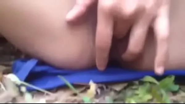 Masturbating in the woods Film hangat yang hangat