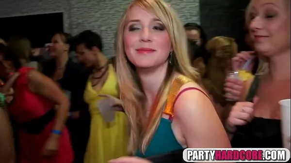 Žhavé Hot girls suck male strippers at the party žhavé filmy