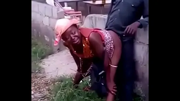 热African woman fucks her man in public温暖的电影