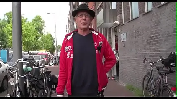 Hete Lucky dude gets his ramrod sucked hard by an amsterdam warme films