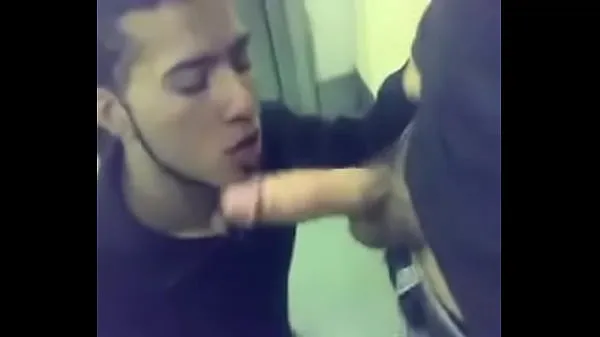 Hotte Blowjob in the subway varme film