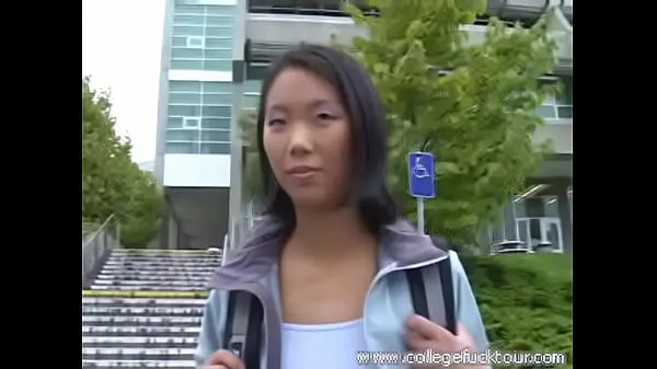 Asian Girl Gets Fucked In A Car Film hangat yang hangat