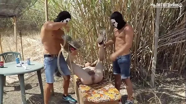 Nóng twink gets hosed and fisted outside for 2 merciless doms Phim ấm áp