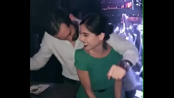 热Dancing provocatively with a stranger to see if someone would attend to his matter温暖的电影