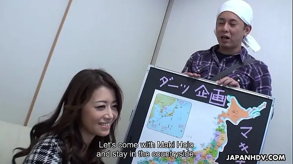 Heiße Die Japanerin Maki Hojo lutscht unzensiert einen Schwanz in einem Autowarme Filme