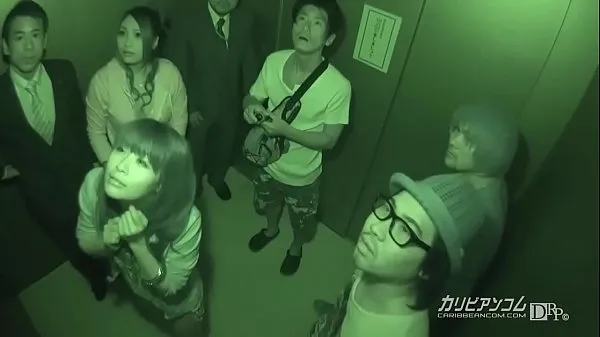 Populárne Emergency stop! Closed room elevator gangbang 1 horúce filmy