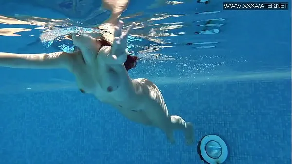 热Hot and sexy Latina Diana Rius swimming naked温暖的电影