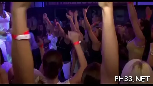 Hotte Gangbang wild patty at night club varme film