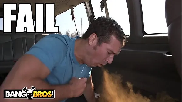Vroči BANGBROS - Sean Lawless Cinnamon Challenge FAIL On The Bang Bus topli filmi