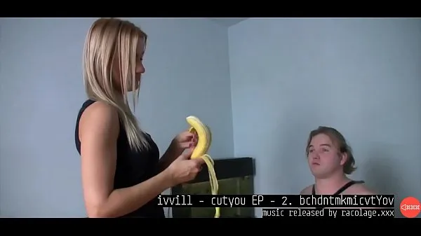 Elegant Femdom Mistress Crushing Banana Music par ivvill Films chauds