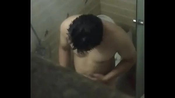 Hete Sneaking video of my step cousin taking a shower warme films