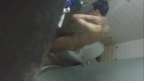 热Filming brother taking a bath 4温暖的电影