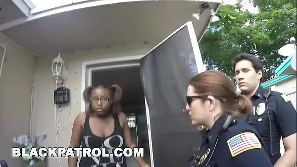 Hotte BLACK PATROL - Police Officers Maggie Green and Joslyn Respond Domestic Disturbance Call varme film