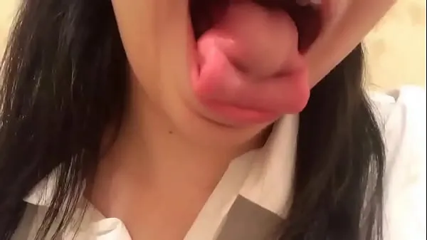 Hotte Japanese girl showing crazy tongue skills varme filmer