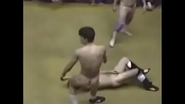 Kuumia Crazy Japanese wrestling match leads to wrestlers and referees getting naked lämpimiä elokuvia