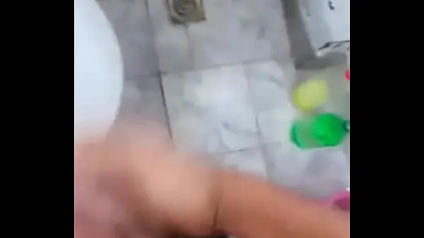 Sıcak pirocudo playing one in the bathroom Sıcak Filmler
