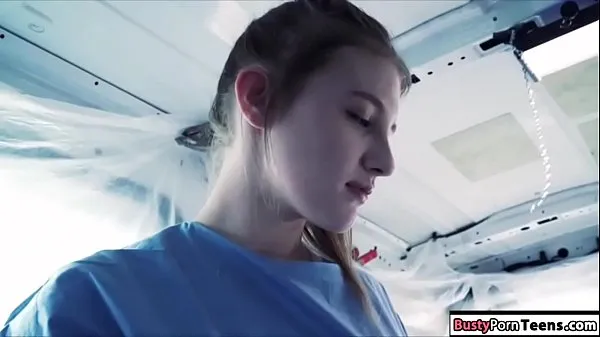 गर्म Sexy nurse fucked inside an ambulance गर्म फिल्में