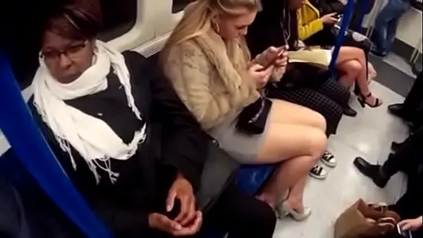 Filmer le piernotass d'une putain blanche culona dans le métro Films chauds