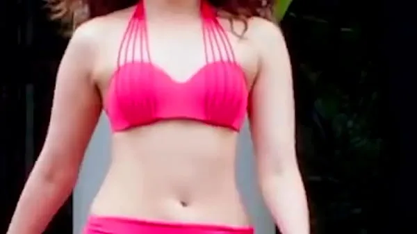 Горячие Edit Zoom slow motion) Индийская актриса Таманна Бхатия с горячими сиськами, пупком в бикини и блузкой в F2, ноги, грудь, декольте, Это Махалакшмитеплые фильмы