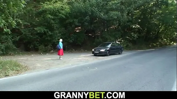 Hotte Picked up old granny gets her hairy cunt fucked varme filmer