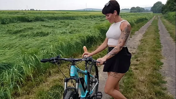 Películas calientes Premiere! Bicycle fucked in public horny cálidas