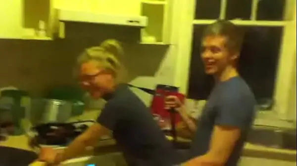 Hete Fuck teen while she cooking warme films