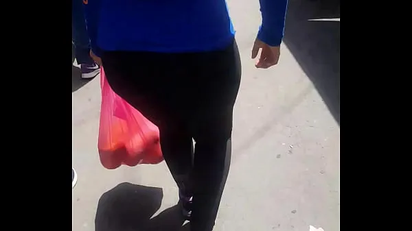 Hot Vizcochit orico in black leggings and blue top with a beautiful ass walking in tianguis warm Movies