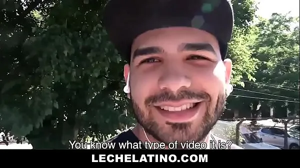Hotte Bearded Latino Boy Joins In Gay Threesome For Money varme filmer