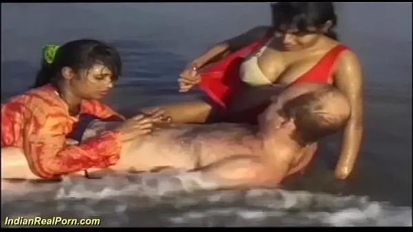 Hete interracial indian sex fun at the beach warme films