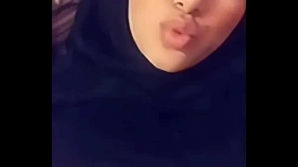 Nóng Muslim Girl With Big Boobs Takes Sexy Selfie Video Phim ấm áp