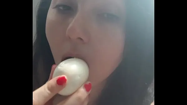 Hotte Mimi putting a boiled egg in her pussy until she comes varme filmer