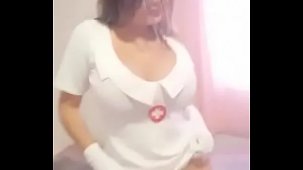 Hotte Busty nurse asks for cock varme filmer