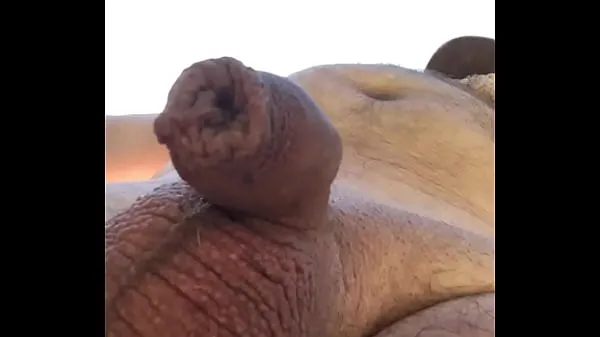 Hotte nudist exposing big belly and soft penis varme film